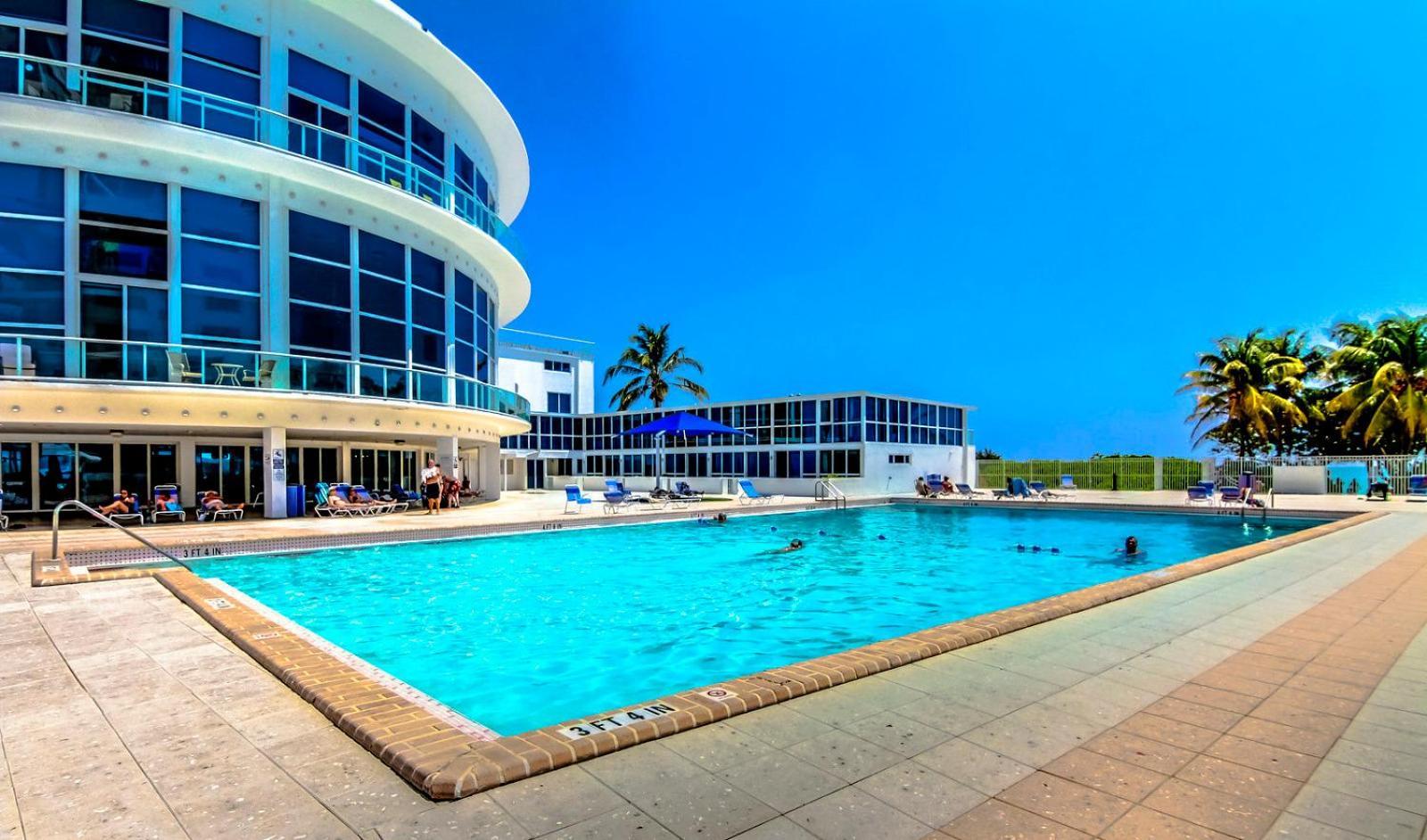 Castle Pavillon 8 Beachfront - Private Beach Access Loft With 2-Story, Pool, Tennis, Free Parking Access Miami Beach Exterior photo