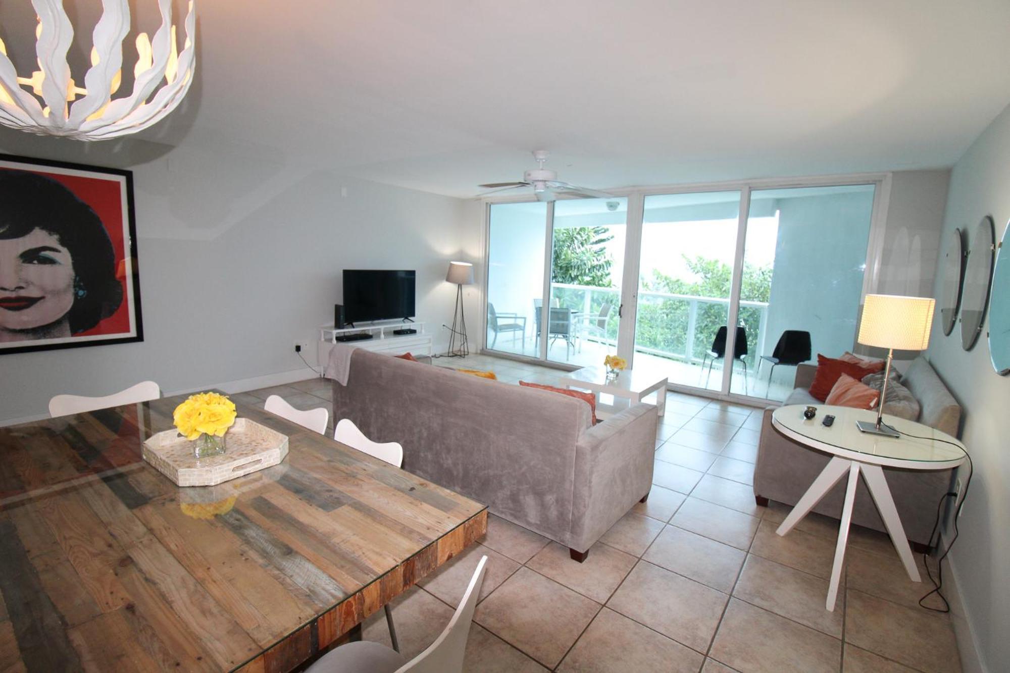 Castle Pavillon 8 Beachfront - Private Beach Access Loft With 2-Story, Pool, Tennis, Free Parking Access Miami Beach Exterior photo