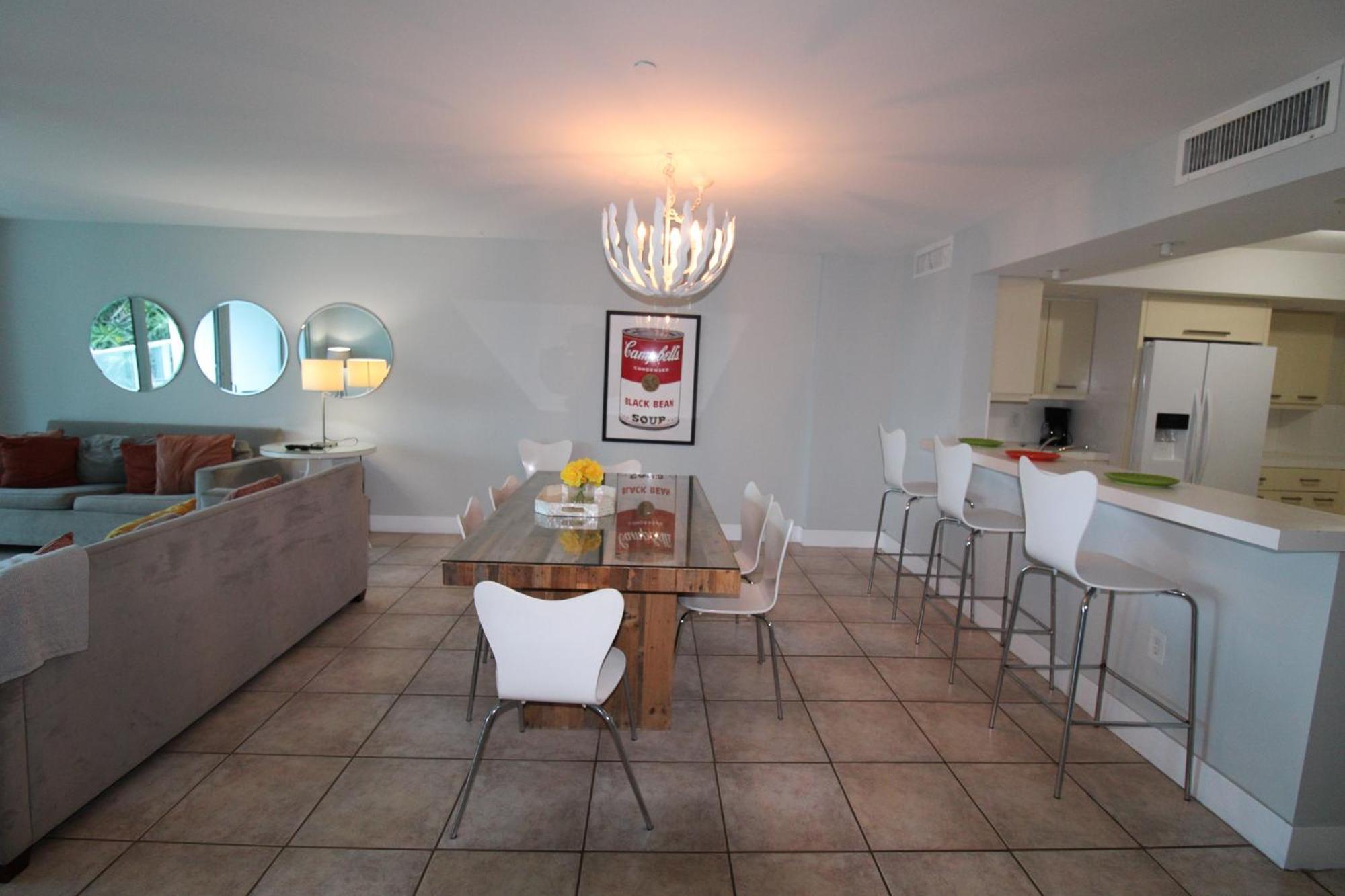 Castle Pavillon 8 Beachfront - Private Beach Access Loft With 2-Story, Pool, Tennis, Free Parking Access Miami Beach Exterior photo