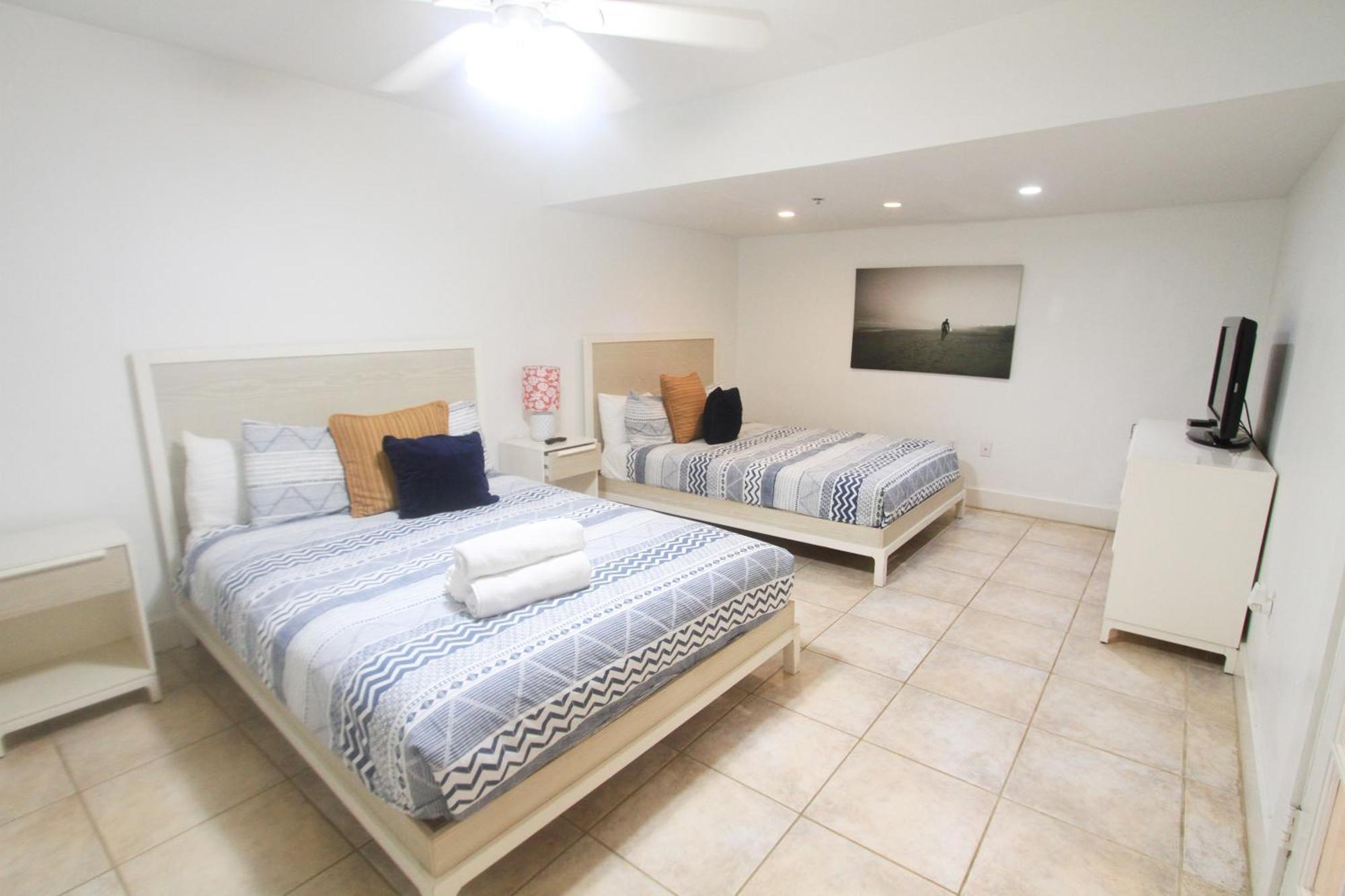 Castle Pavillon 8 Beachfront - Private Beach Access Loft With 2-Story, Pool, Tennis, Free Parking Access Miami Beach Exterior photo