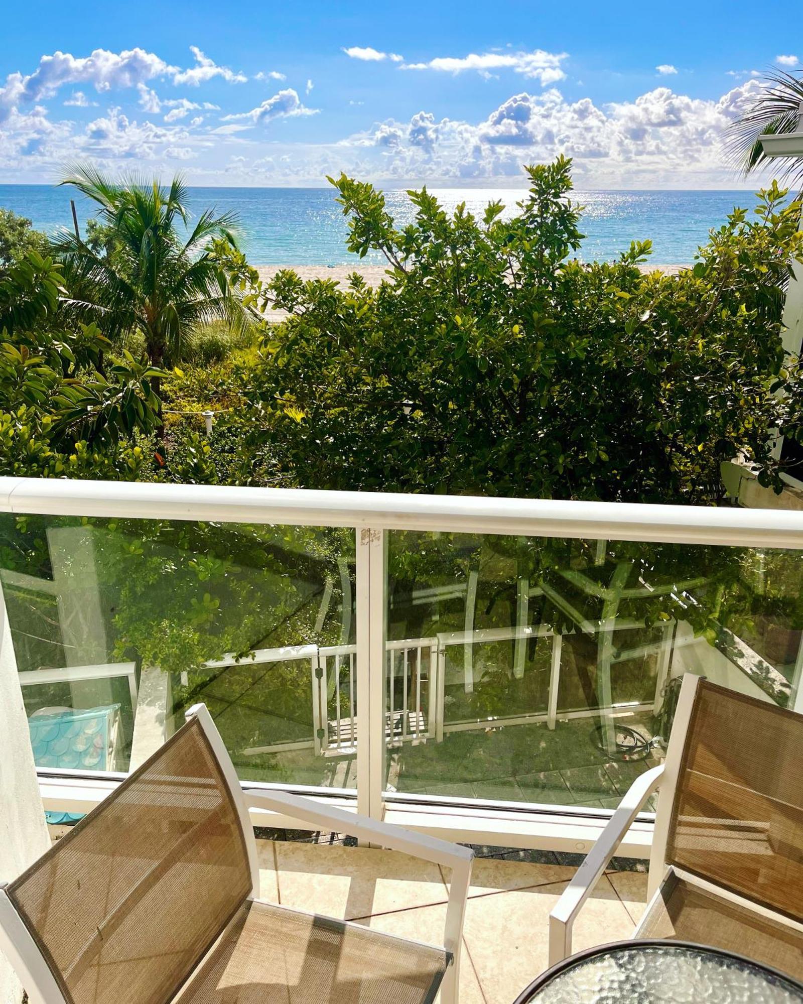 Castle Pavillon 8 Beachfront - Private Beach Access Loft With 2-Story, Pool, Tennis, Free Parking Access Miami Beach Exterior photo
